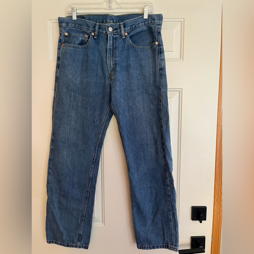 Men’s Levi’s 505 straight leg medium dark wash. Size 34 x 30
